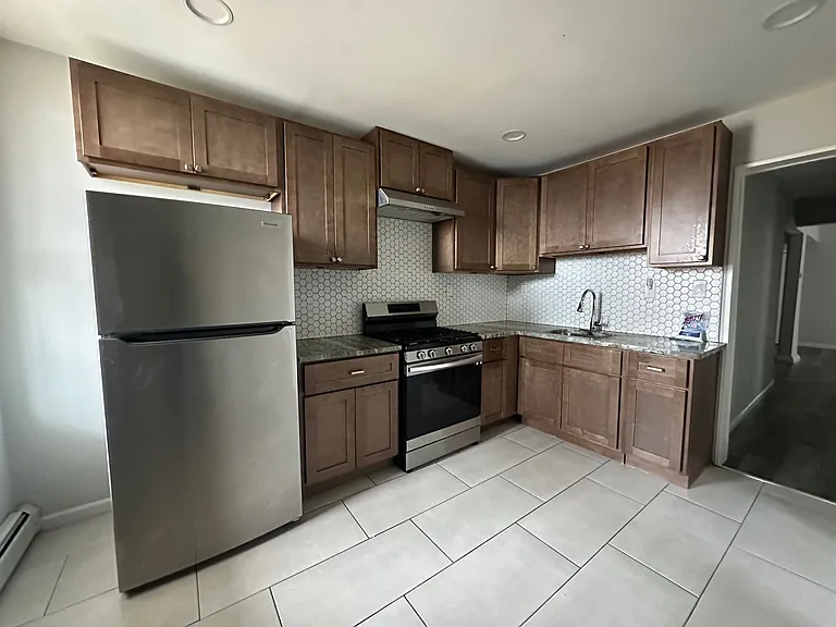 159-161 Lewis St — Photo 10