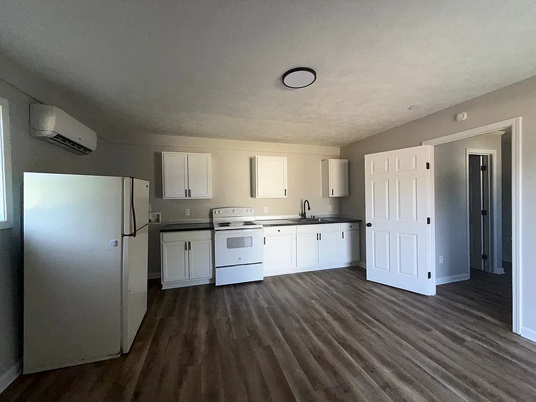 144 Sarah Cir #14 — Photo 4