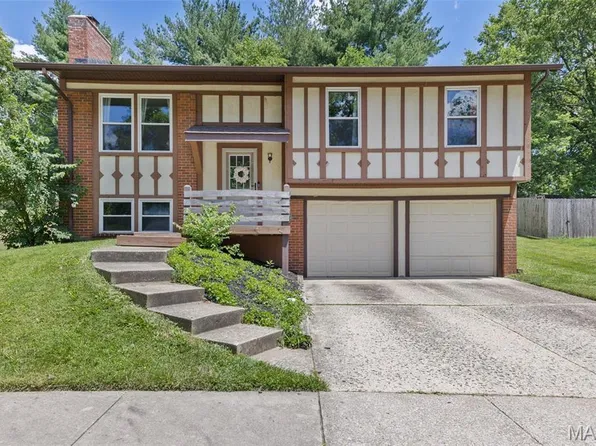 1638 Prestonpark Ln, Saint Louis, MO 63146