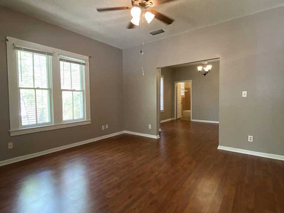 4th image of 121 Twine St