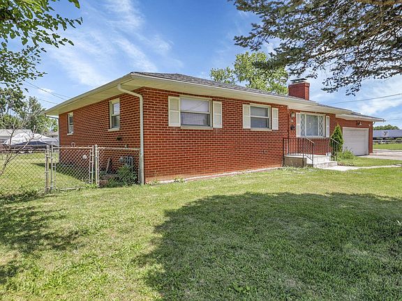 2nd image of 1546 Sandalwood Pl