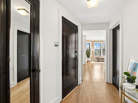 4th image of 2530 W Winnemac Ave #3W