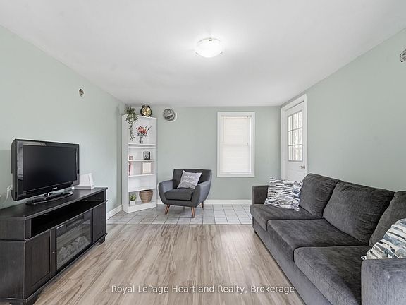 4th image of 128 Eldon St