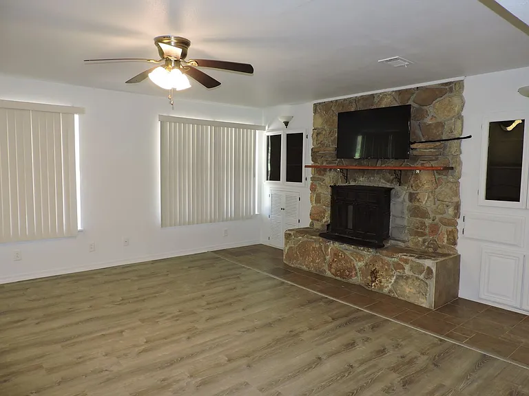 1070 Sagebrush Trl — Photo 5