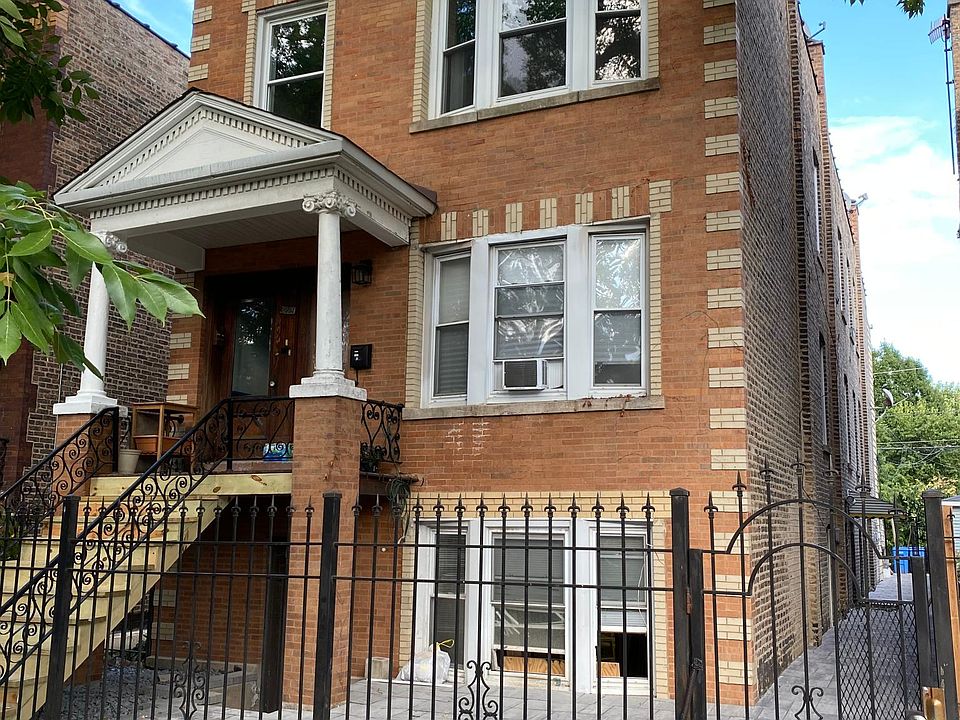 1st image of 3229 N Hamlin Ave #G