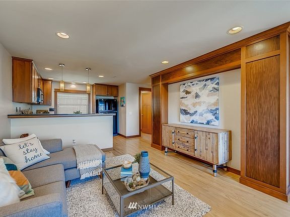 2nd image of 5942 California Ave SW Unit C