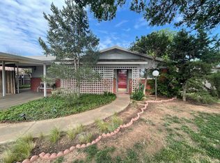 1606 Ennis St, Plainview, TX 79072