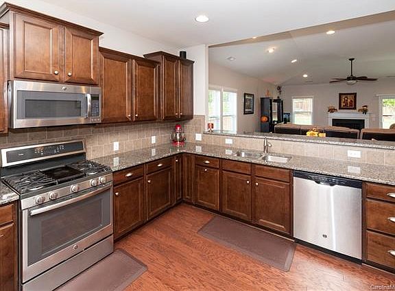 5th image of 8110 Goodall Ct