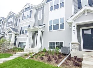 8746 Clover Ln, Saint John, IN 46373
