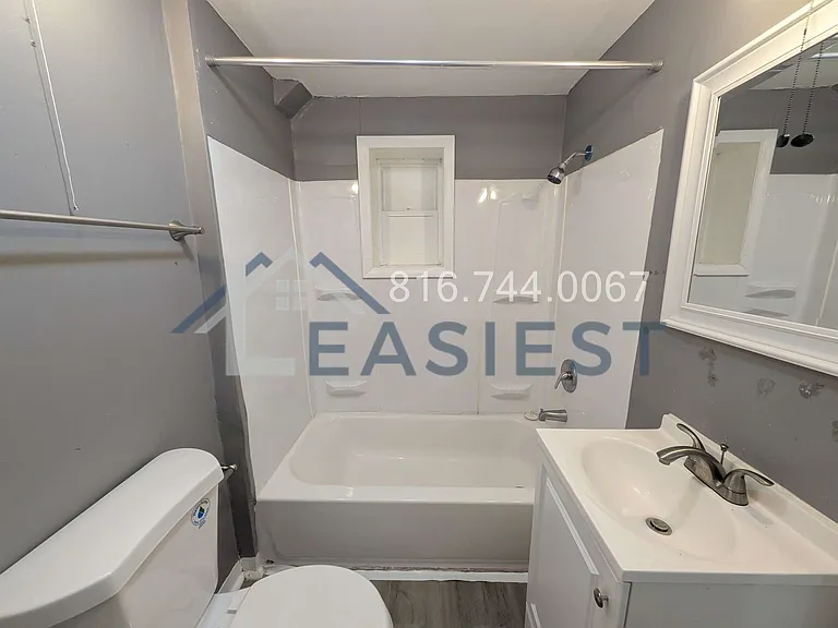 5102 NE 47th Ter — Photo 12