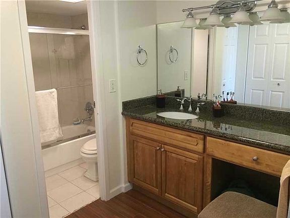 3rd image of 100 Bayview Dr APT 419