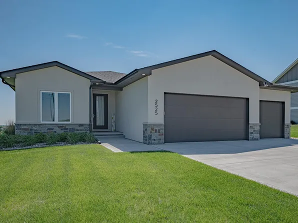 2525 Glen Ellen Rd, Sioux City, IA 51106