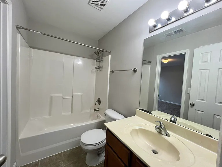 154 Island Bluff Dr — Photo 17