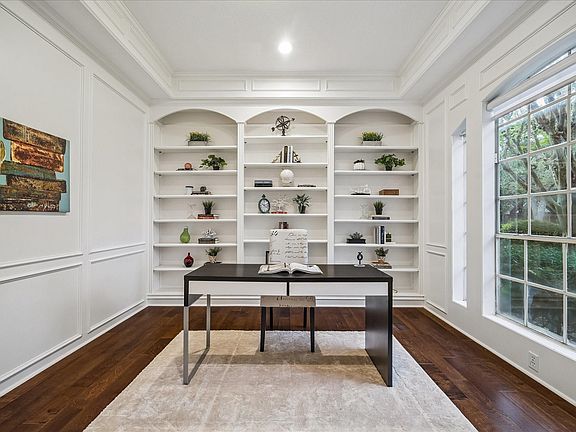 3rd image of 3622 Springhill Ln
