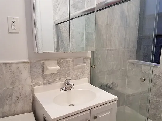 Rented by Metropolitan Property Group | media 9