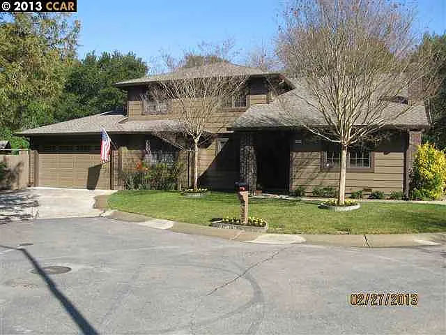 4855 Phylis Pl photo 1