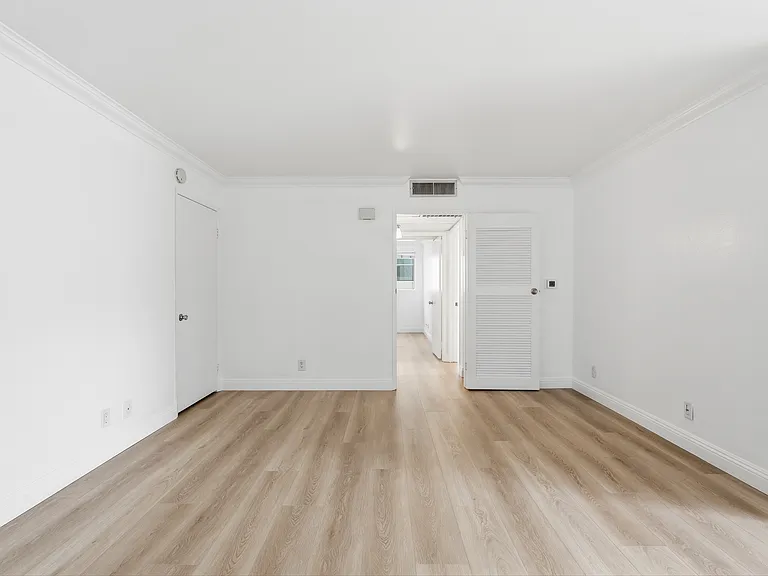908 S Shenandoah St #104 — Photo 16