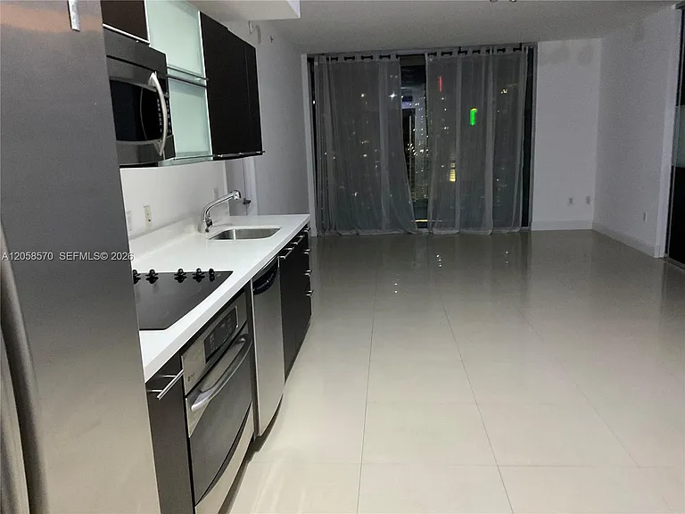 90 SW 3rd St #3910 — Photo 6