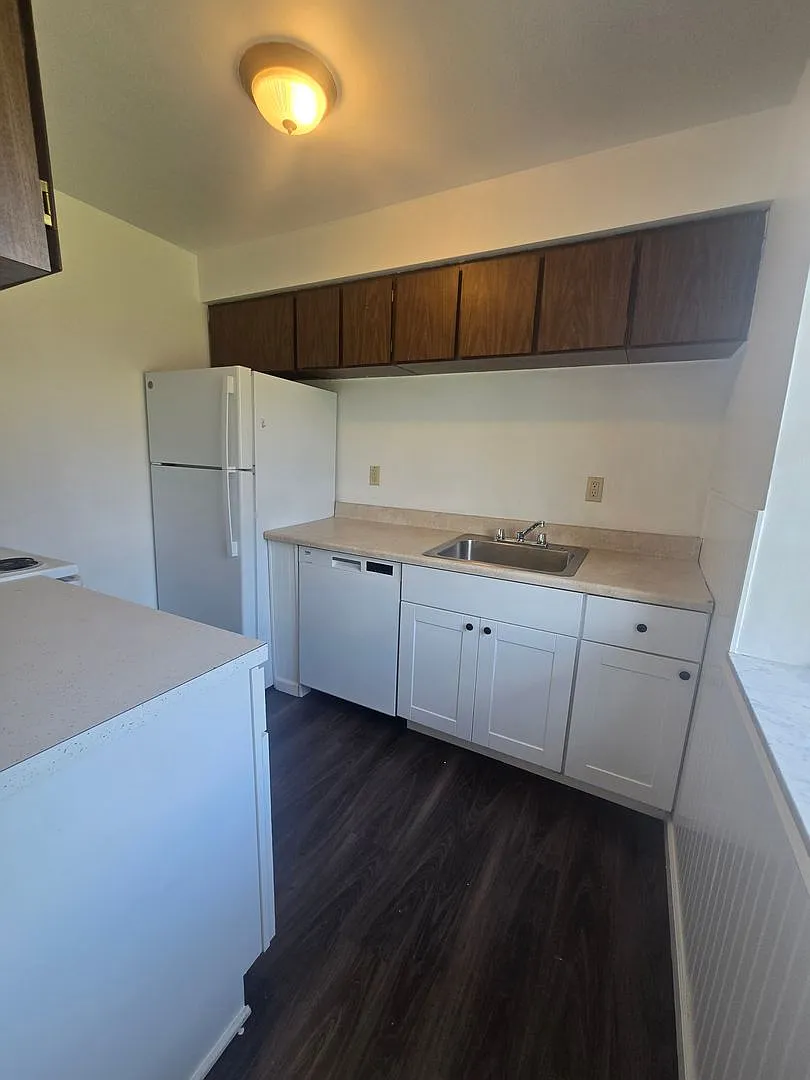 Elizabeth Township 2 bedroom — Photo 2