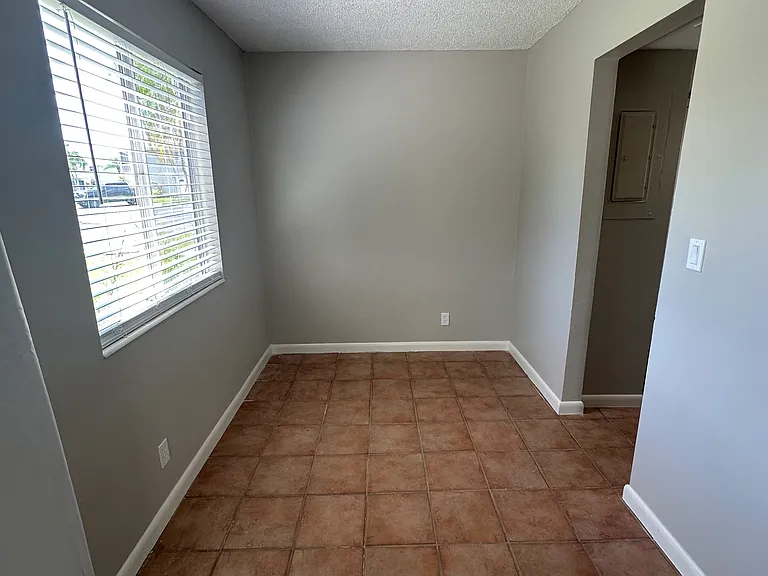 5848 Queen Elizabeth Way #2 — Photo 7