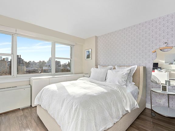 3rd image of 101 W 12th St APT 11T