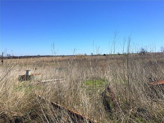 3rd image of 660 Hill County Road 1413 E