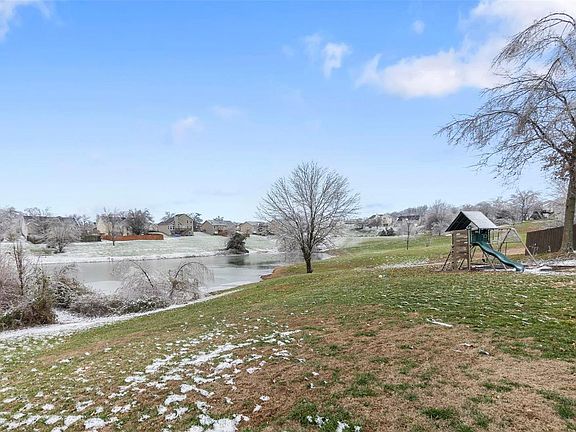 4th image of 636 Pleasant Lake Dr