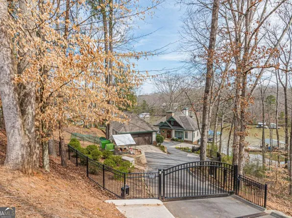 3399 Shoreland Dr, Buford, GA 30518