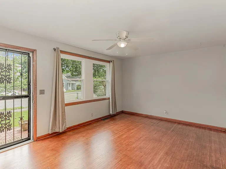 6117 Morrow Rd — Photo 4