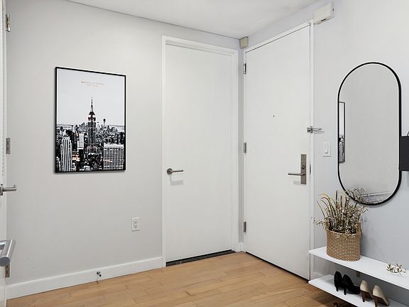 4th image of 247 W 46th St APT 604