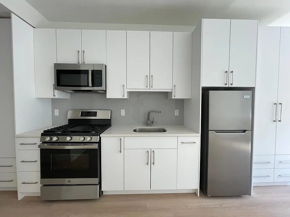 1127 Harrison Ave #220
