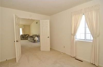 4th image of 18374 Farm Ln
