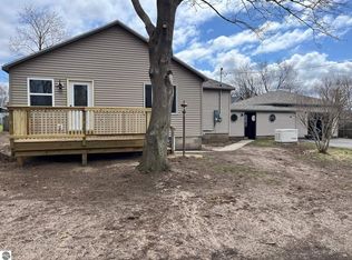 15 Fowler Ave, Manistee, MI 49660