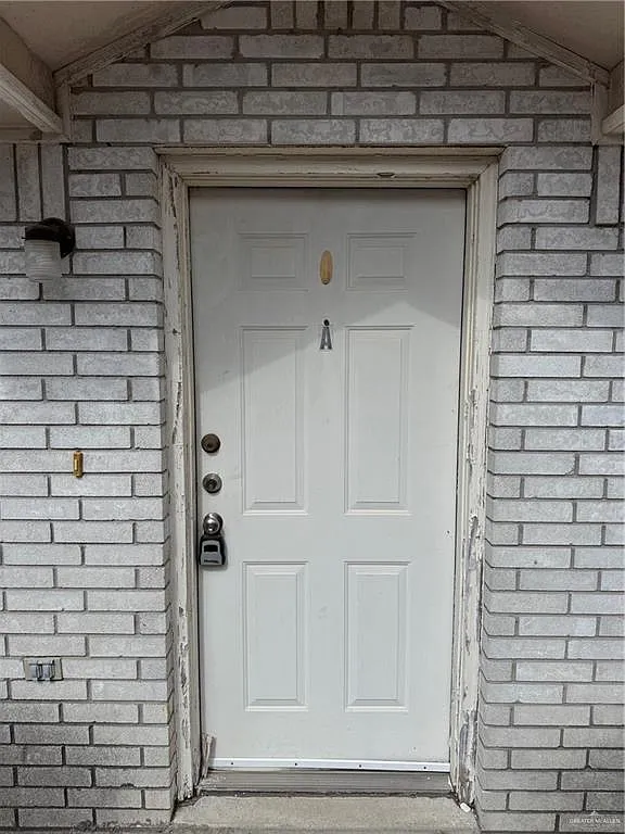 2 bed, 2.0 bath, 952 sqft, $875 — Photo 2