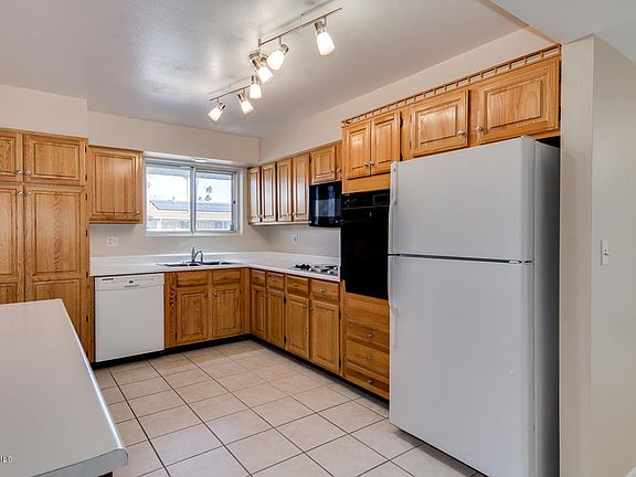 4th image of 10947 W Saratoga Cir