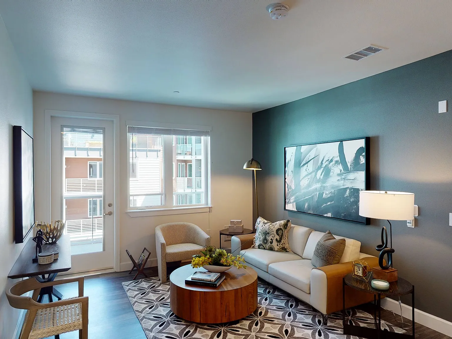 Capitol Towers - Luxury Midrise — Photo 2