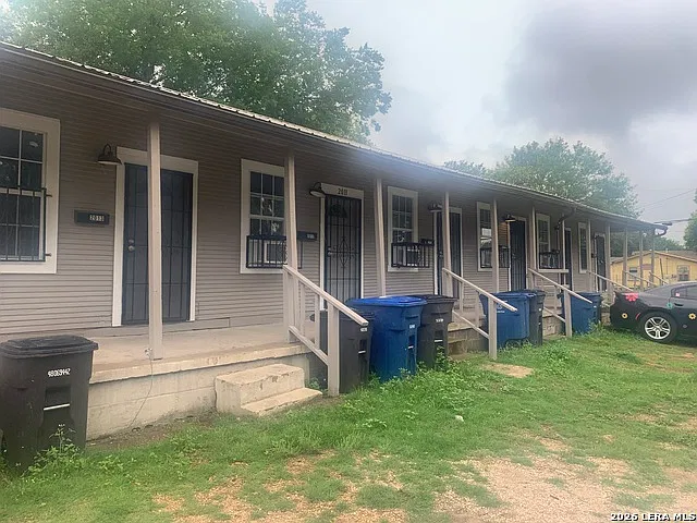1 bed, 1.0 bath, 300 sqft, $735 — Photo 1