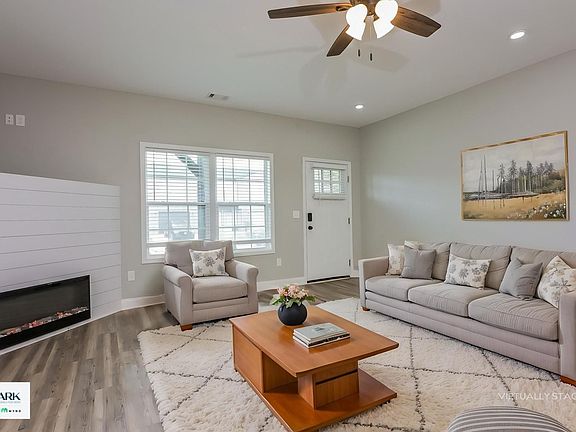 2nd image of 219 Beau Claire Cir
