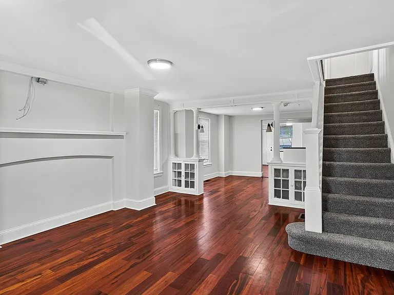 223 N New St — Photo 8