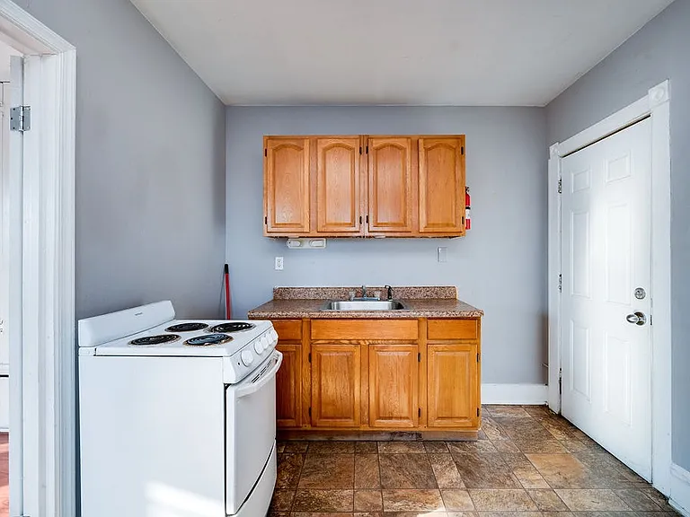 417 W Oley St #5 — Photo 14