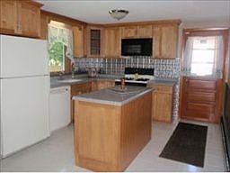 3rd image of 9 Westhill Dr