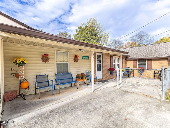 2nd image of 301 Barnett Cir
