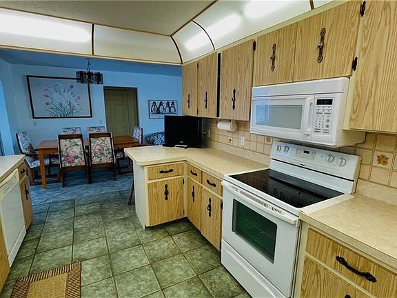 2nd image of 20439 Peachland Blvd