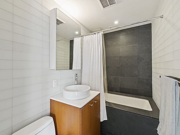 5th image of 421 E 13th St #5P