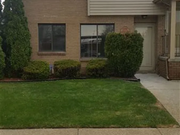 24166 Ashford Ln, Clinton Township, MI 48036