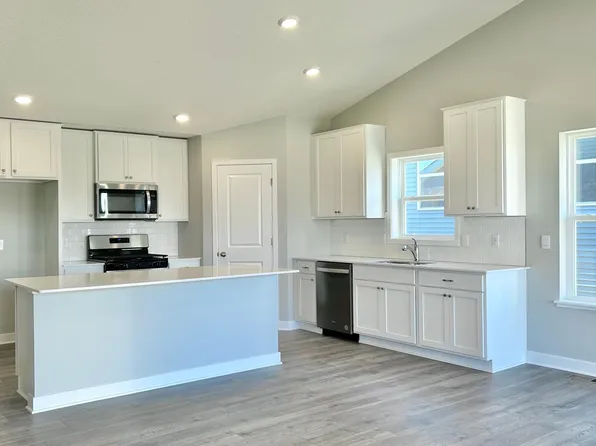 1613 Shasta Dr, Shakopee, MN 55379