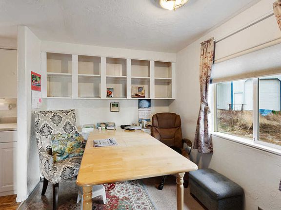 4th image of 3827 E Rosemont Dr