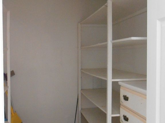 4th image of 211 E Raven Ave