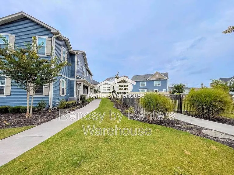 1713 Dresdon Ln — Photo 1