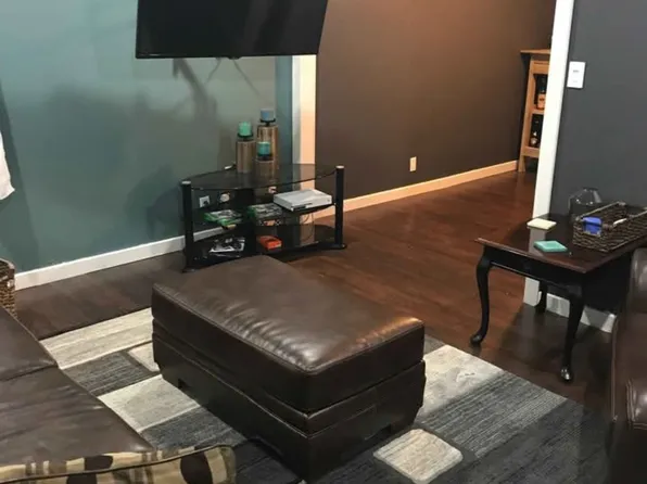 2525 Valley Park Dr, Cedar Falls, IA 50613